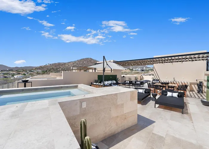 Mistiq Penthouse Private Rooftop Deck & Pool